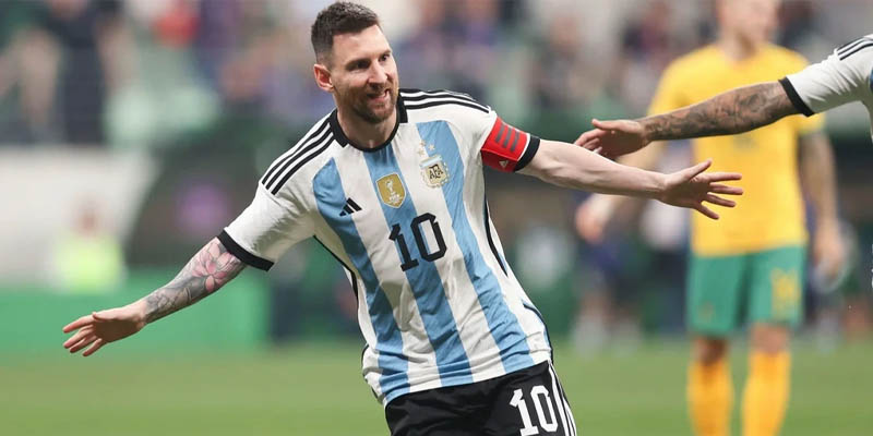 Lối đá bất bại của Messi